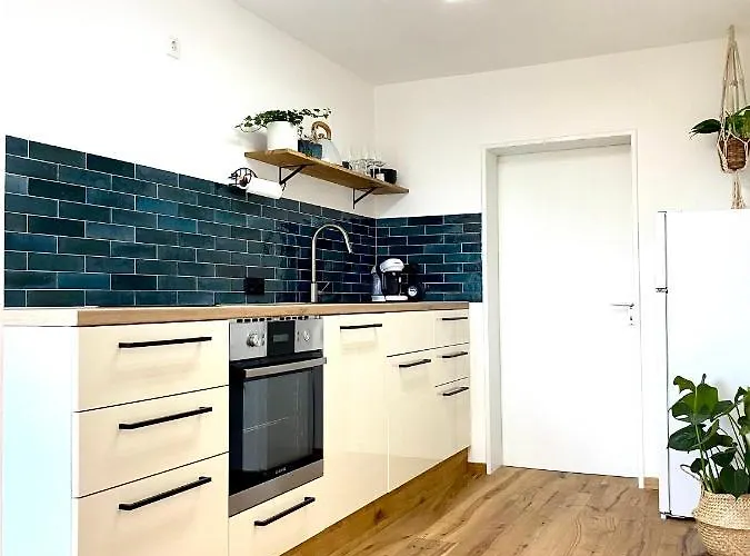 Butler Family & Friends Mit Hund Füssen