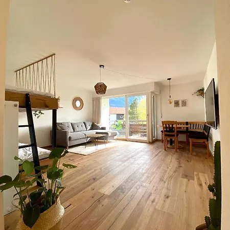 Butler Family & Friends Mit Hund Lejlighed