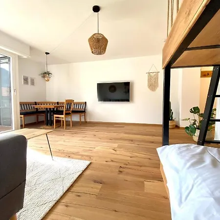 Butler Family & Friends Mit Hund Lejlighed