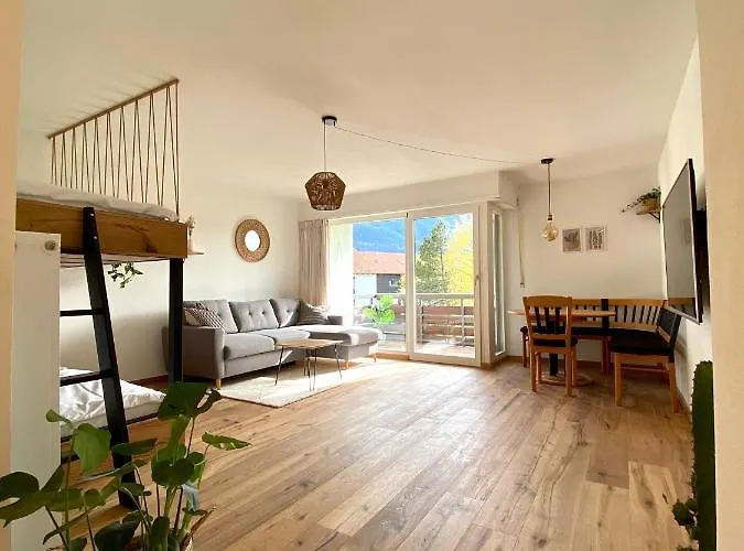 Butler Family & Friends Mit Hund Appartement