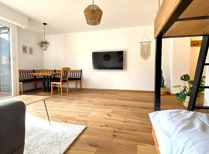 Butler Family & Friends Mit Hund Appartement