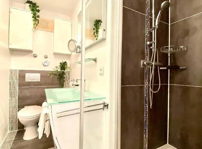 Butler Family & Friends Mit Hund Appartamento